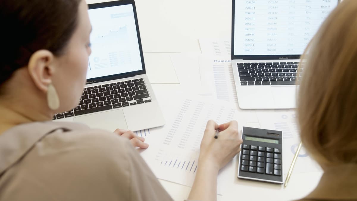 Analyzing equipment lease vs loan options
